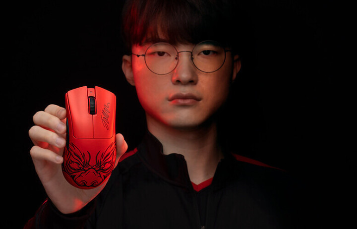 的雄鹿靠着 的雄鹿靠着